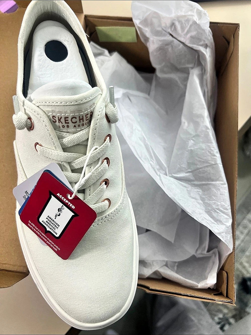 Skechers Arch Fit Sneakers White US 8.5 NWT